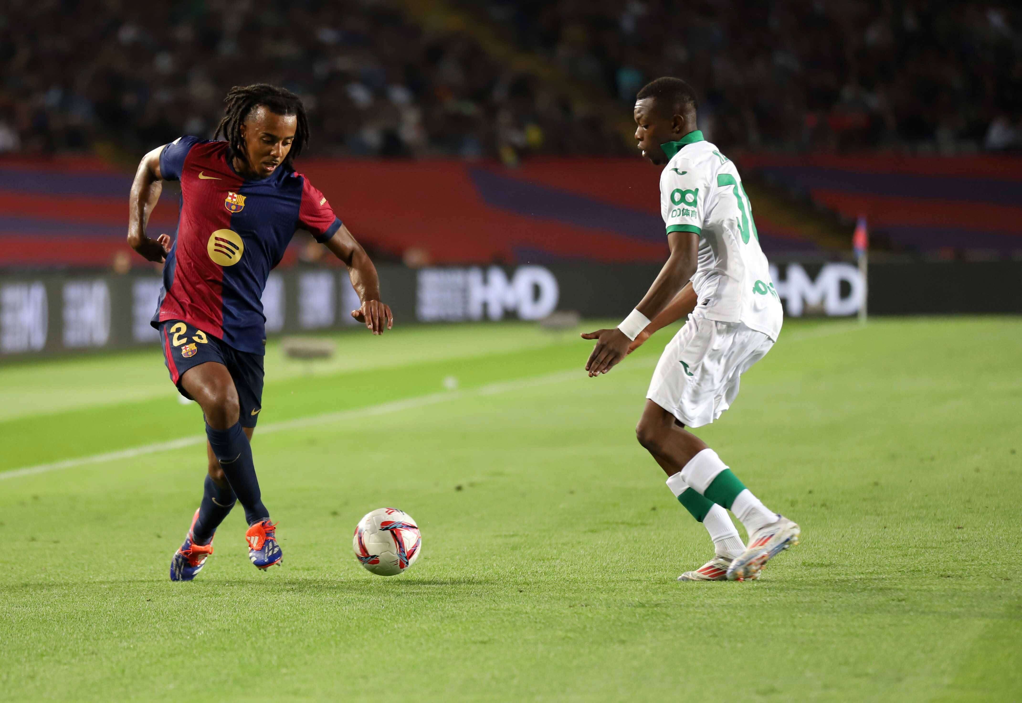 Jules Koundé encara a Abdoulaye Keita en el Barcelona-Getafe.