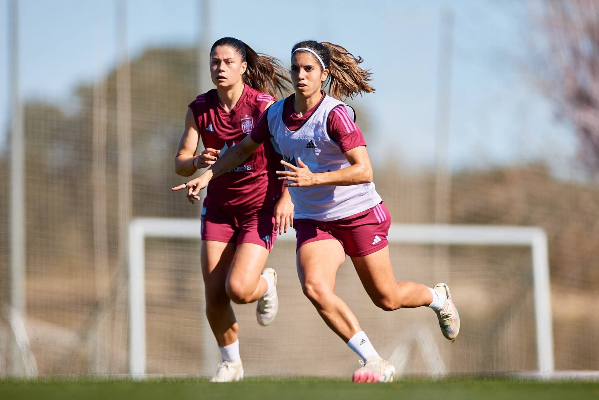  Alba Redondo y María Méndez, del Levante Femenino, en un entrenamiento con la selección española.
