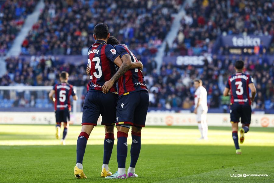  Algobia, opción de Calleja para jugar de central.