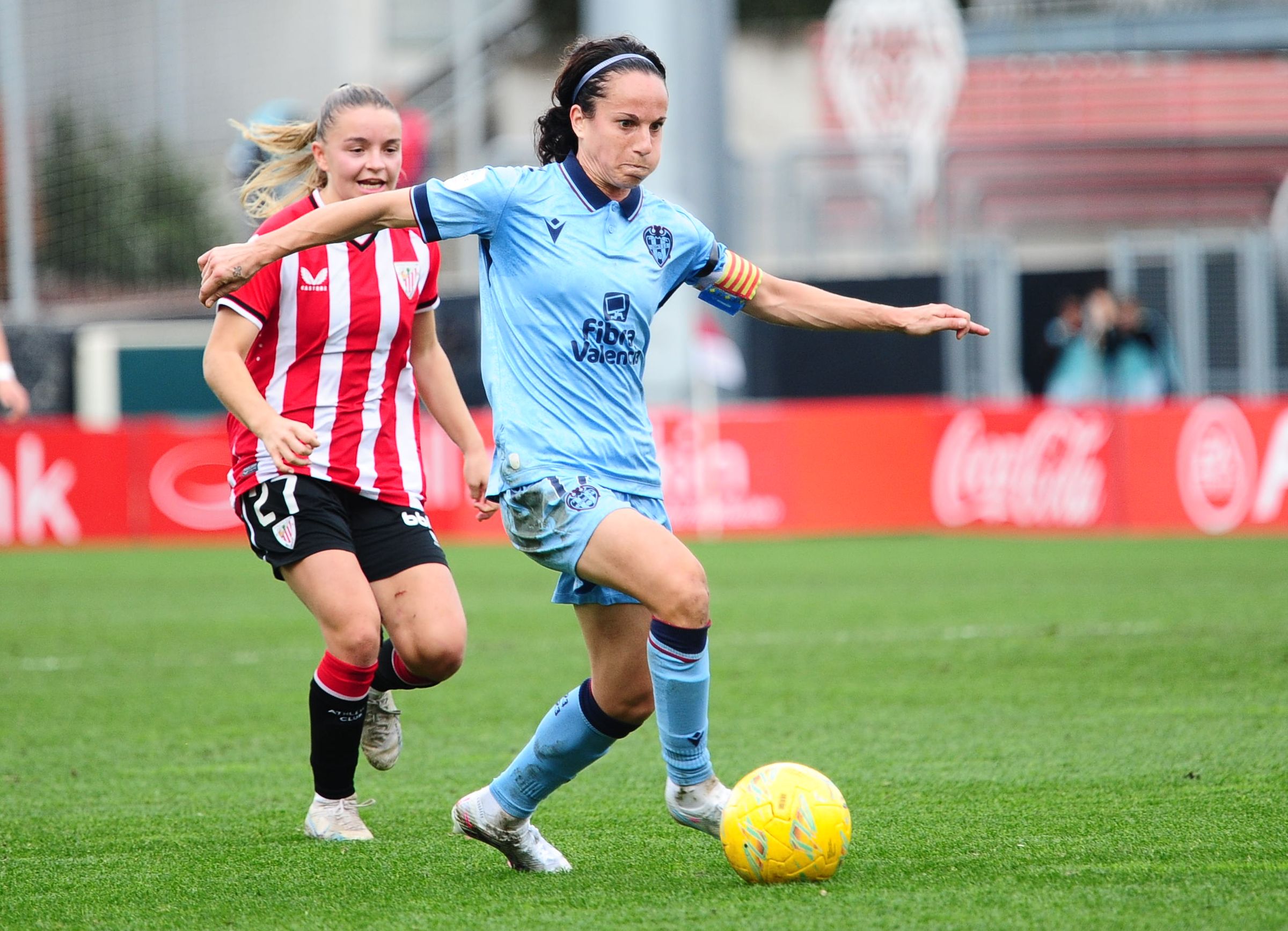  Alharilla en el partido entre el Levante Femenino y el Athletic Club.