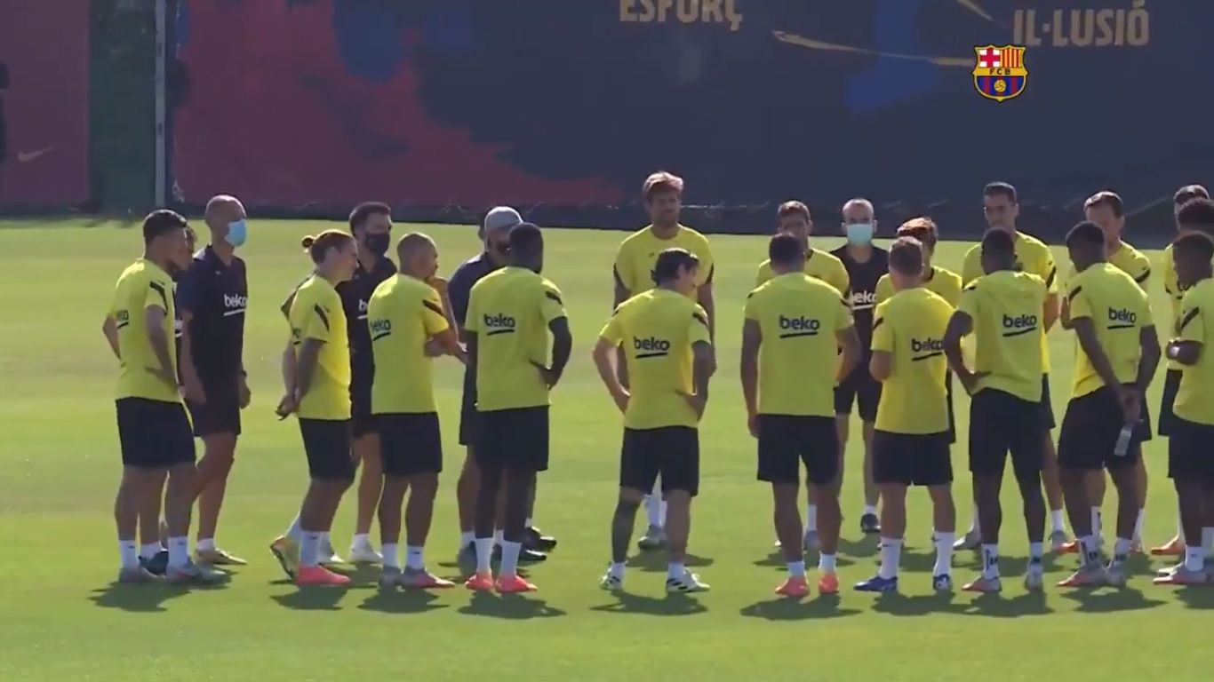  Arthur reunió a sus compañeros del Barcelona.