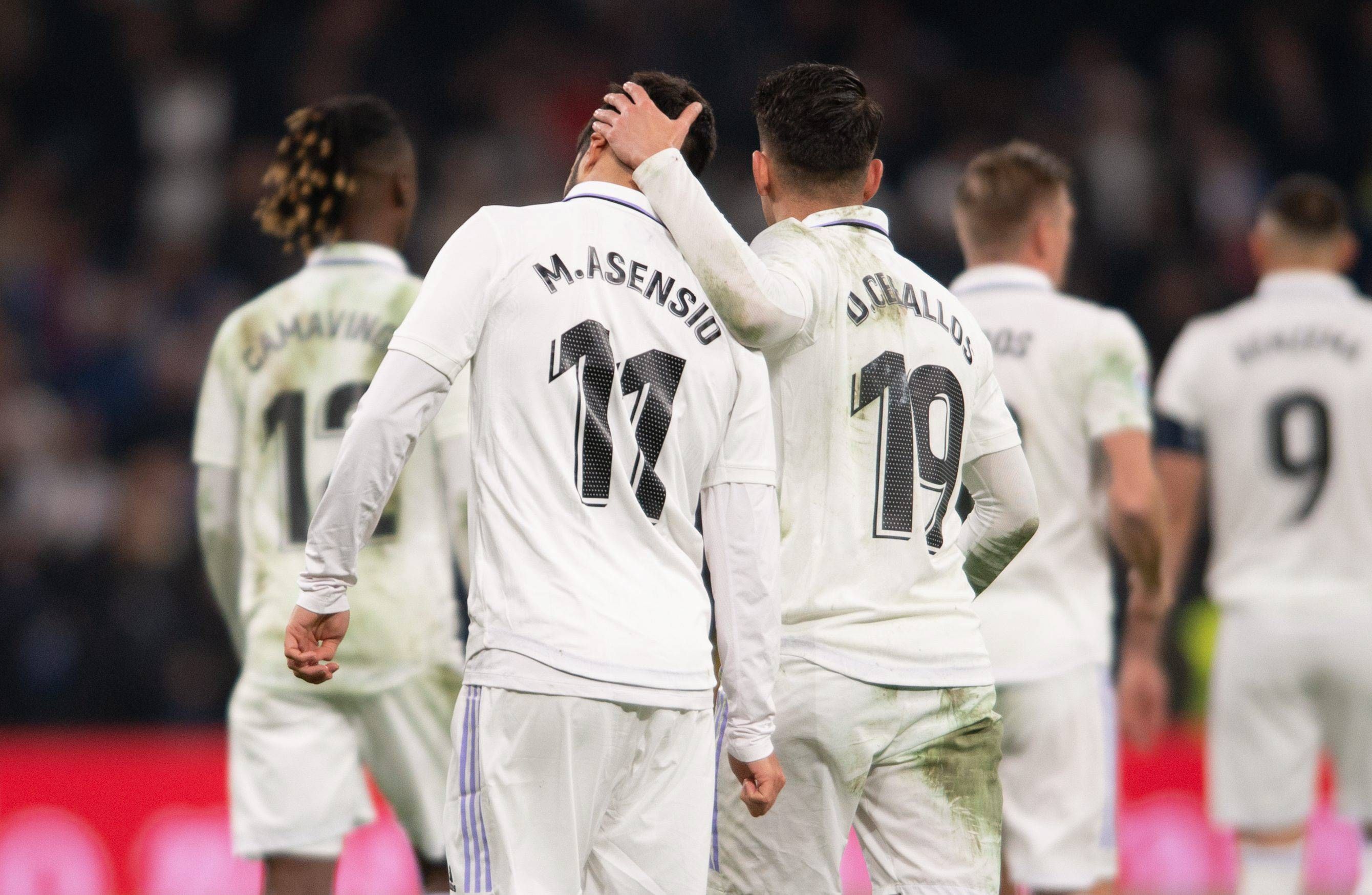 Asensio celebra con Ceballos su gol ante el Valencia.