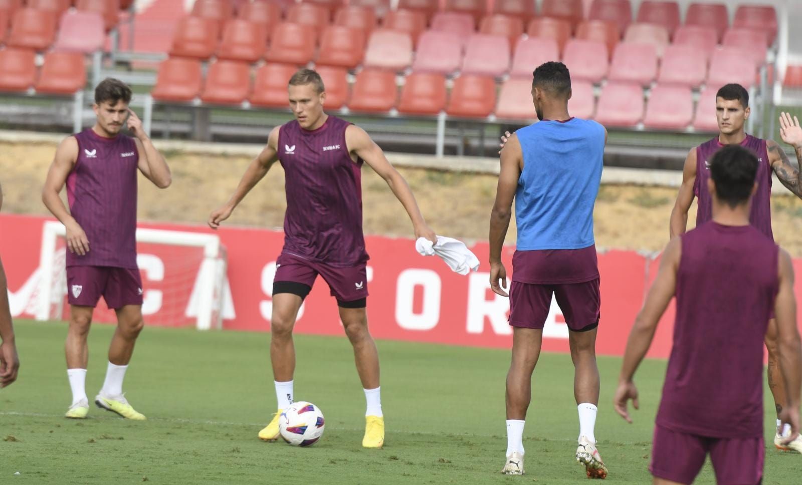 Augustinsson en el entrenamiento de este miércoles (Foto vía: Kiko Hurtado)