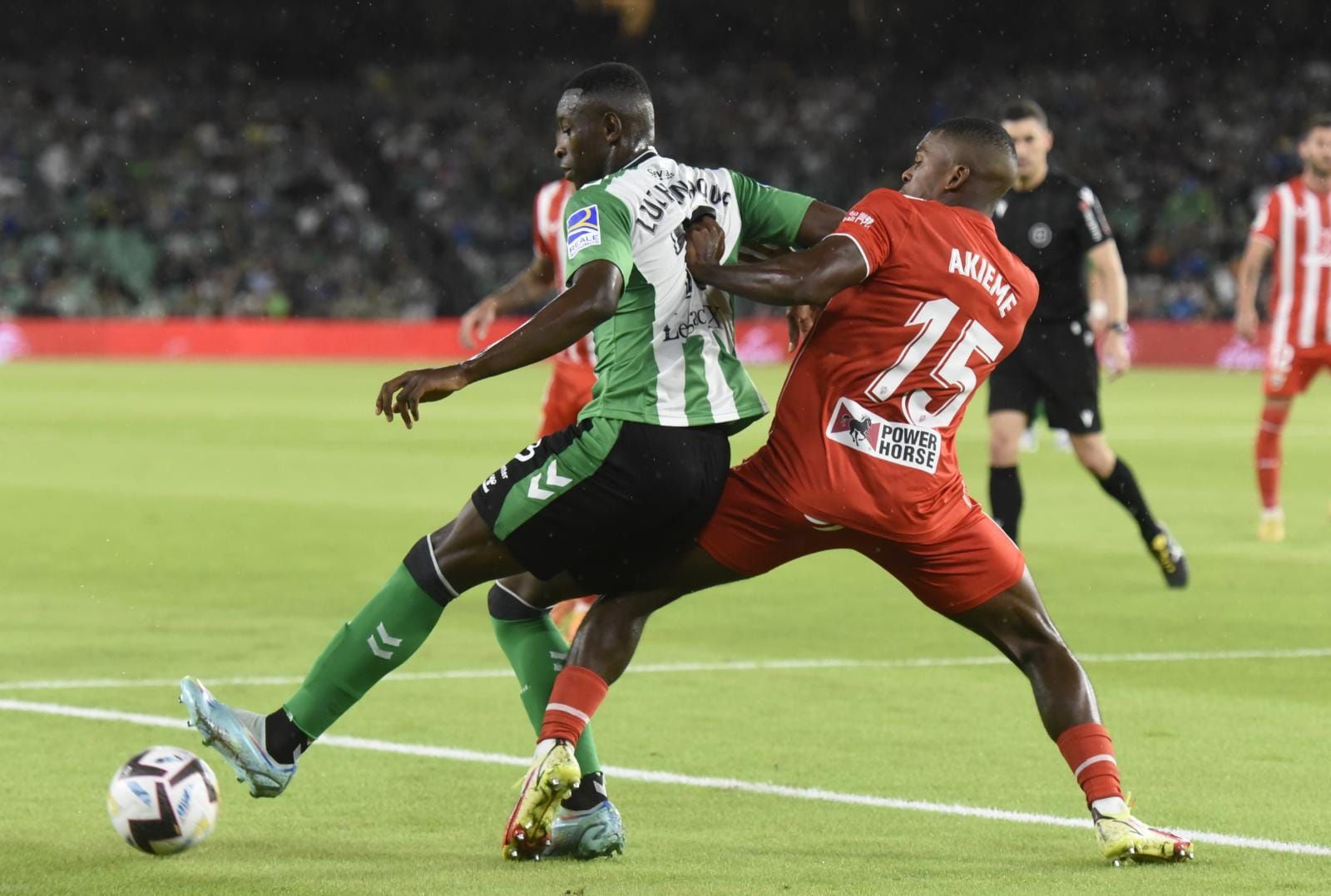  Akieme cubre a Luiz Henrique.