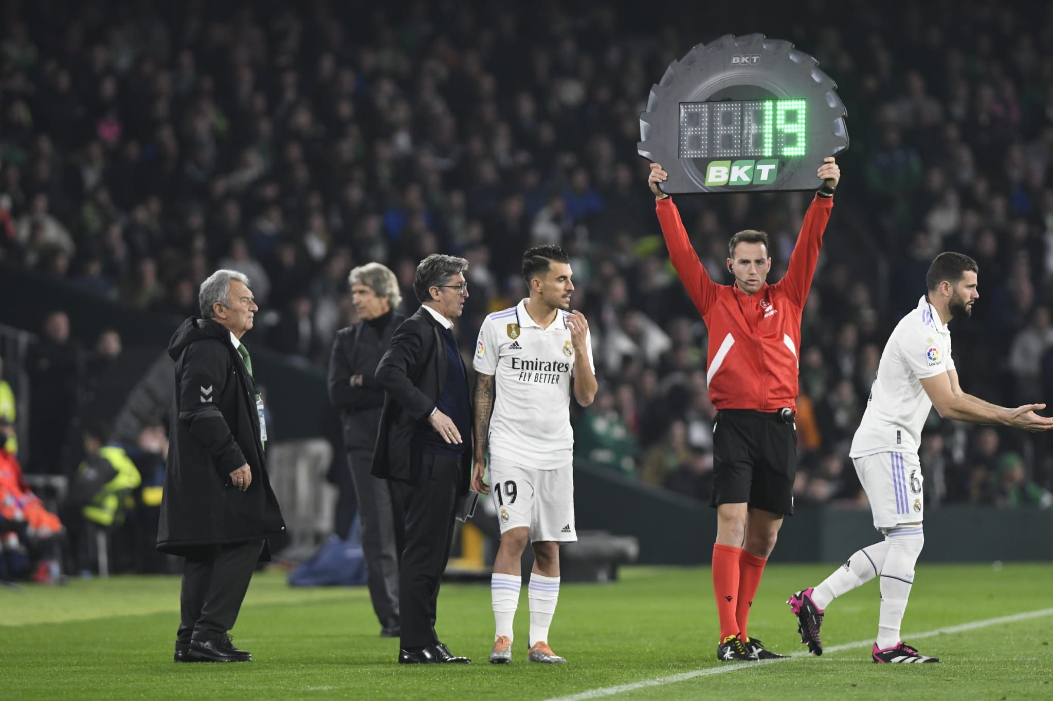 Ceballos y Nacho salen al césped (Foto: Kiko Hurtado).