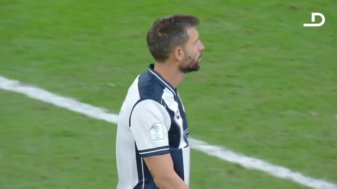  Borja Bastón, tras fallar su lanzamiento de penalti.