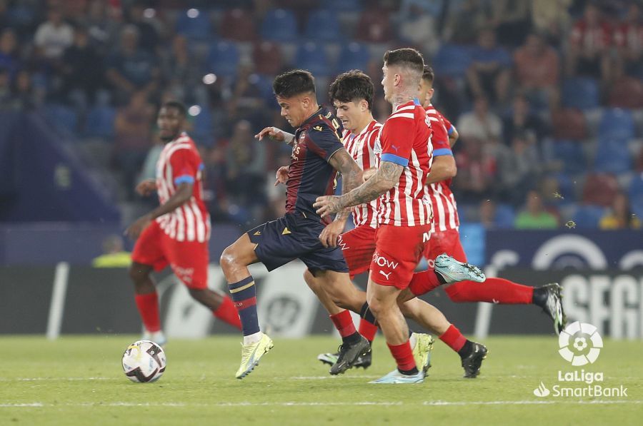 Brugui ante el Sporting.