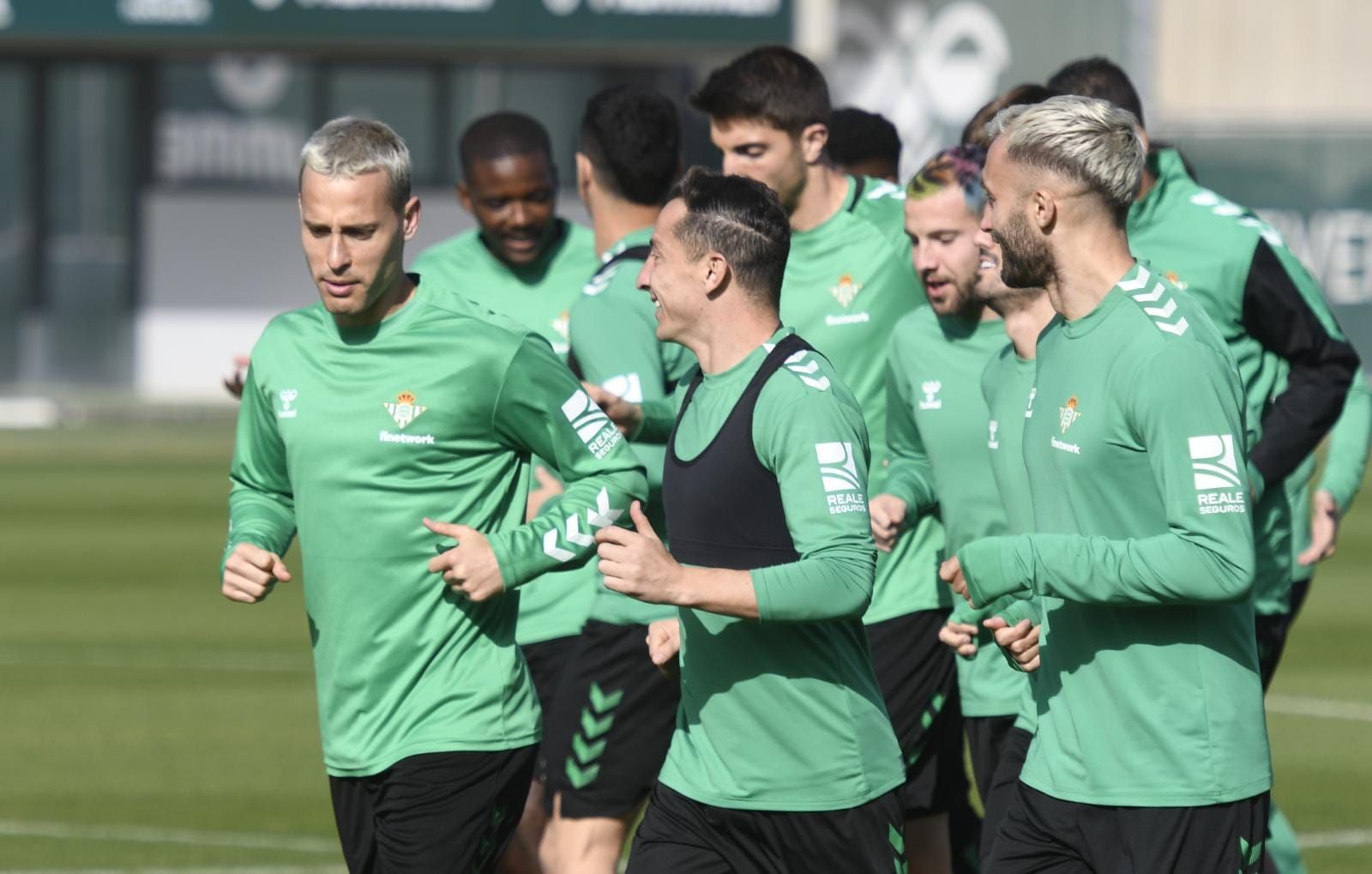  Canales y Guardado, en el entrenamiento del Betis