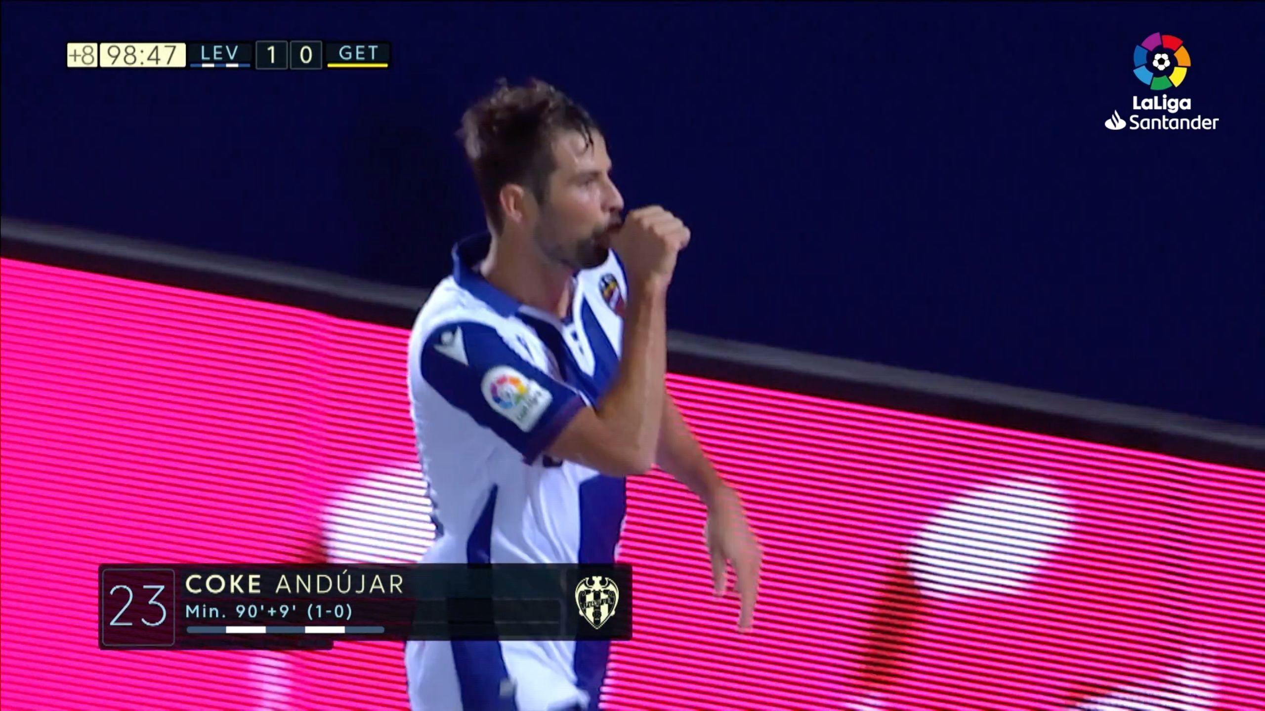  Coke celebra su gol.