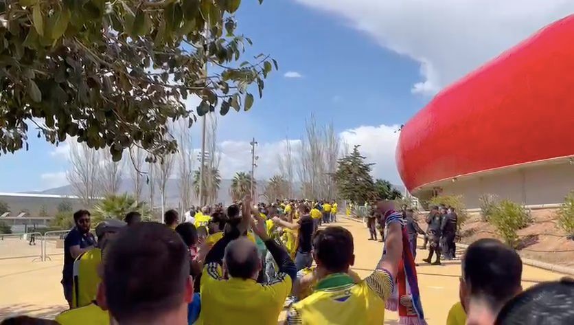 La afición del Cádiz, presente en el estadio del Almería para el importante partido de LaLiga