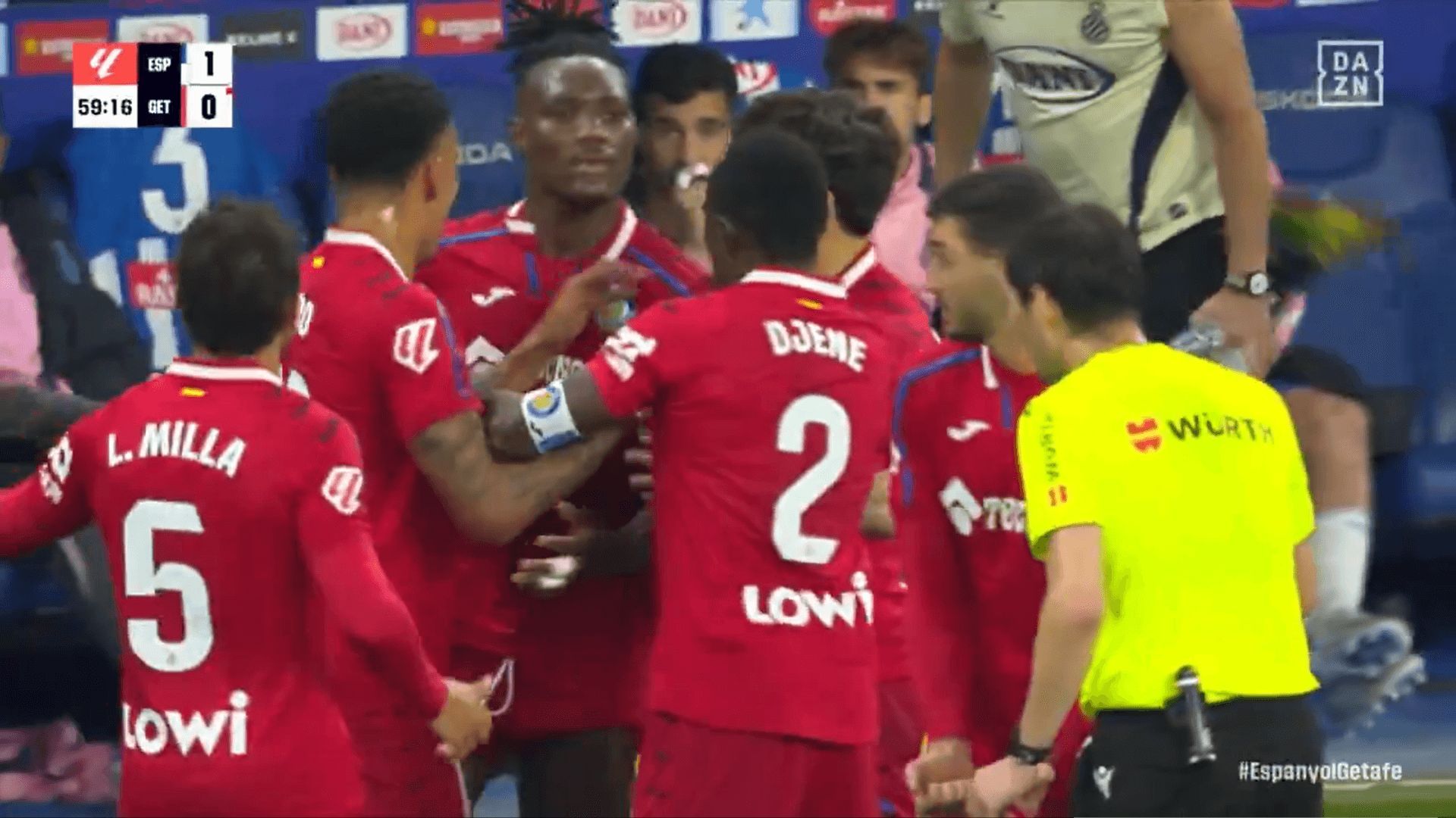  Uche busca a De Burgos Bengoetxea tras expulsarlo.