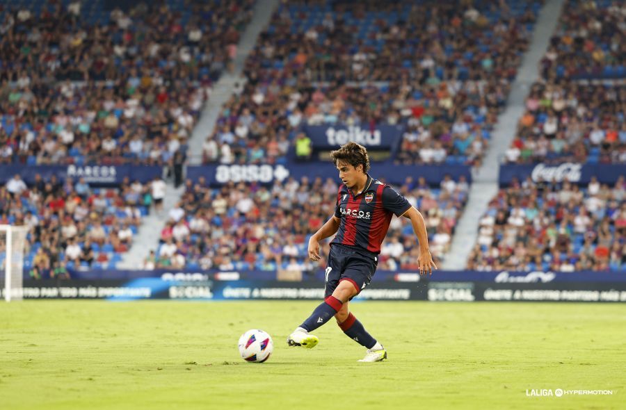  Carlos Álvarez en el Levante - Villarreal B.