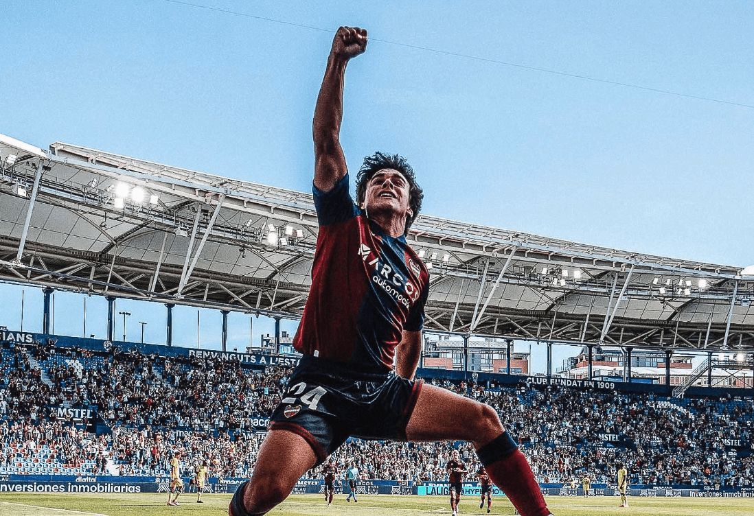  Carlos Álvarez logra el 4-2 ante el Almería