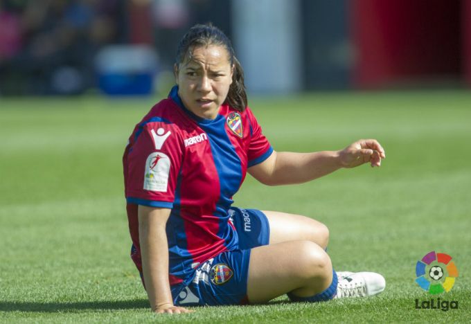  Charlyn Corral en un partido del Levante UD Femenino