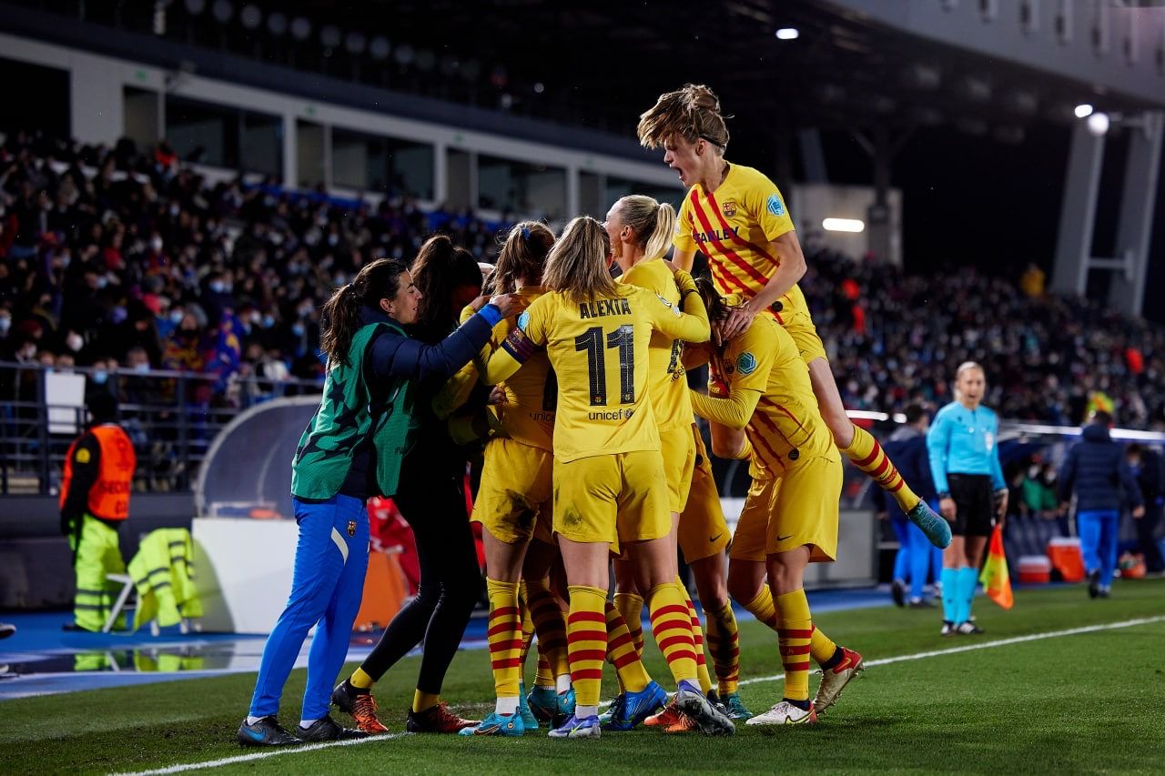  Las jugadoras del Barcelona celebran un gol ante el Real Madrid en Champions.