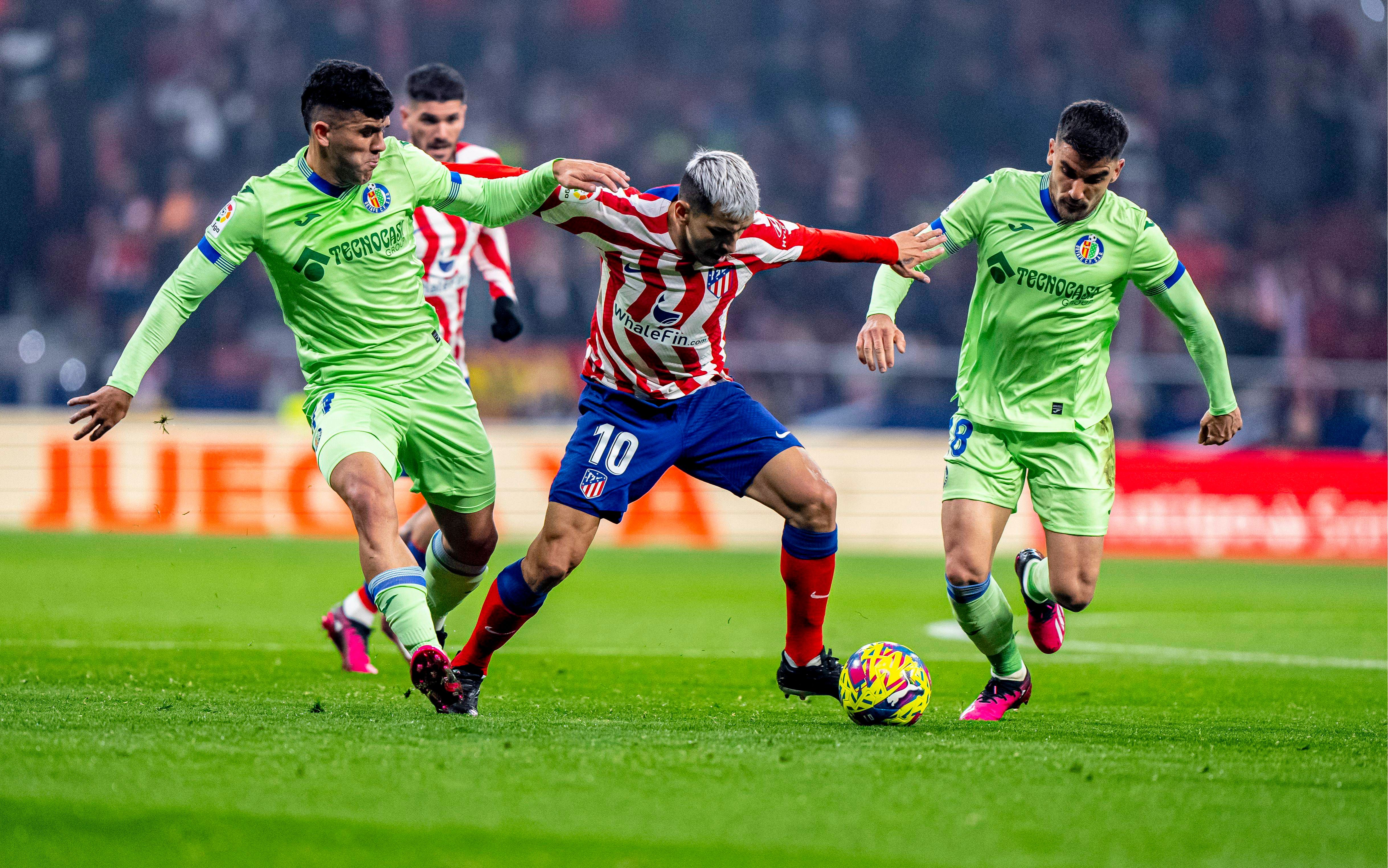  Correa, presionado por Aleñá.