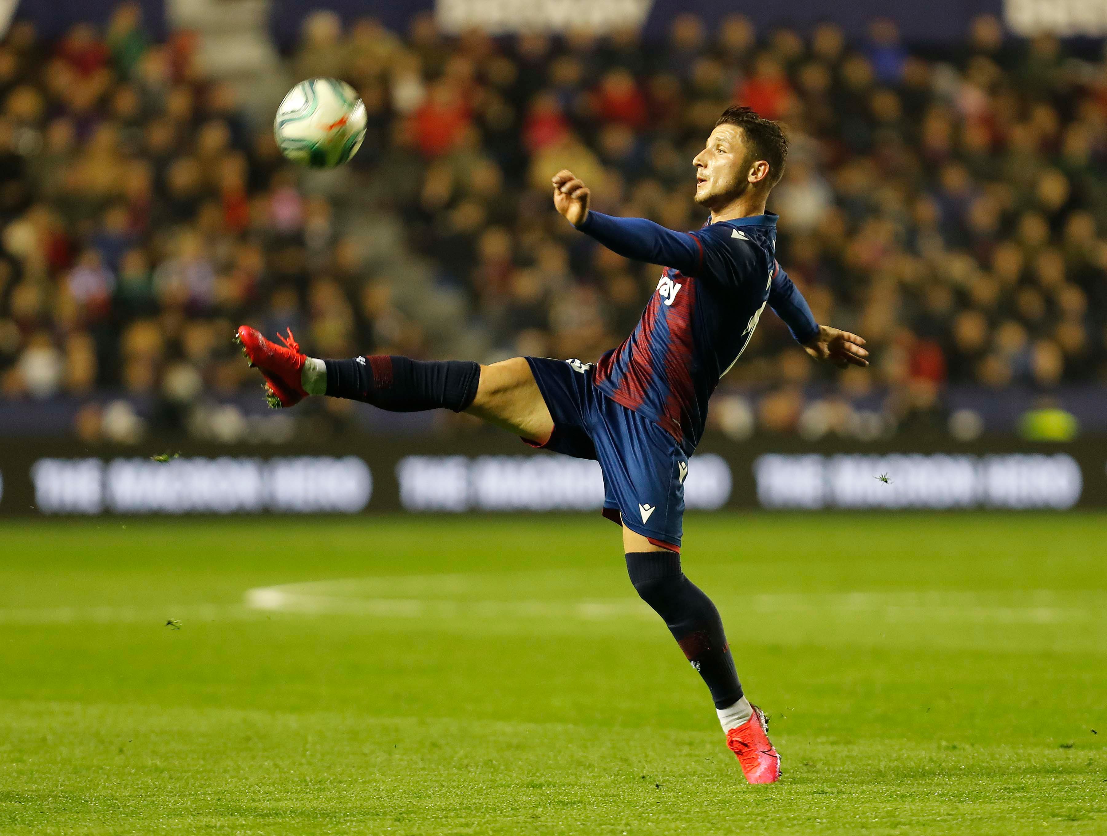  Bardhi en el partido contra el Real Madrid.