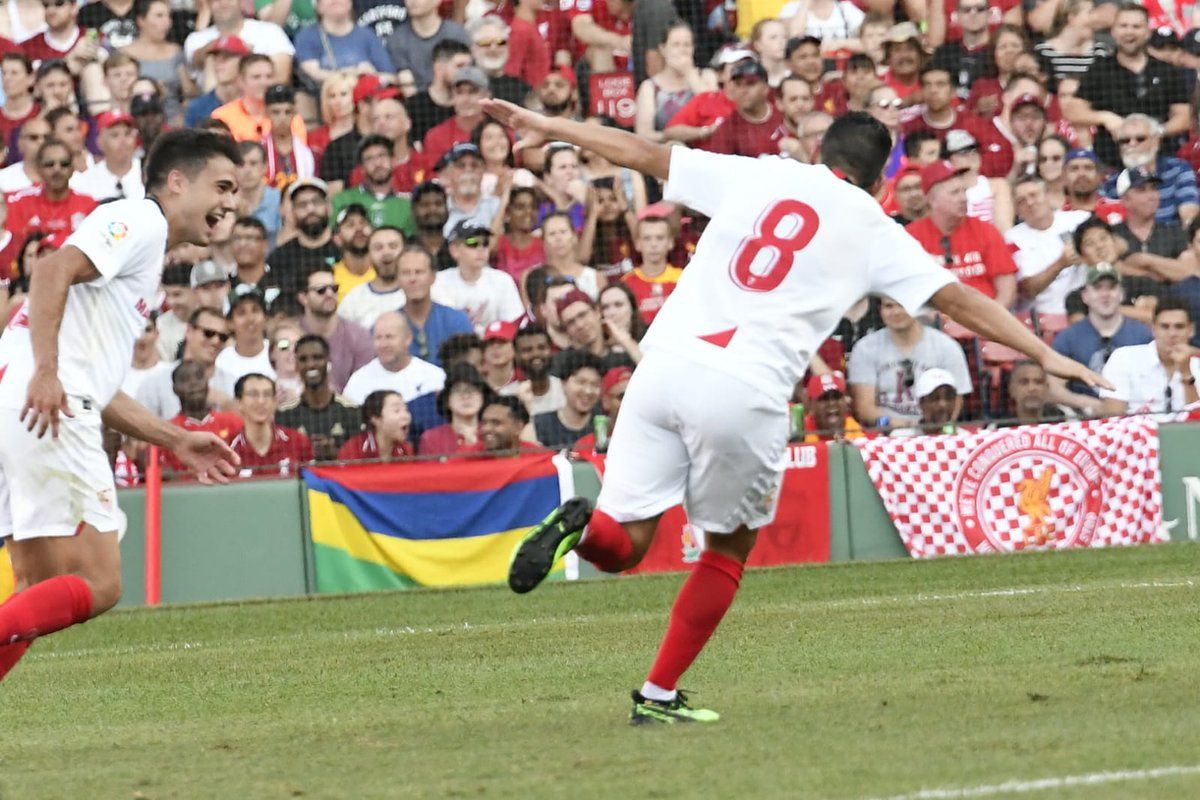  Nolito, celebrando su tanto ante el Liverpool en una pretemporada.