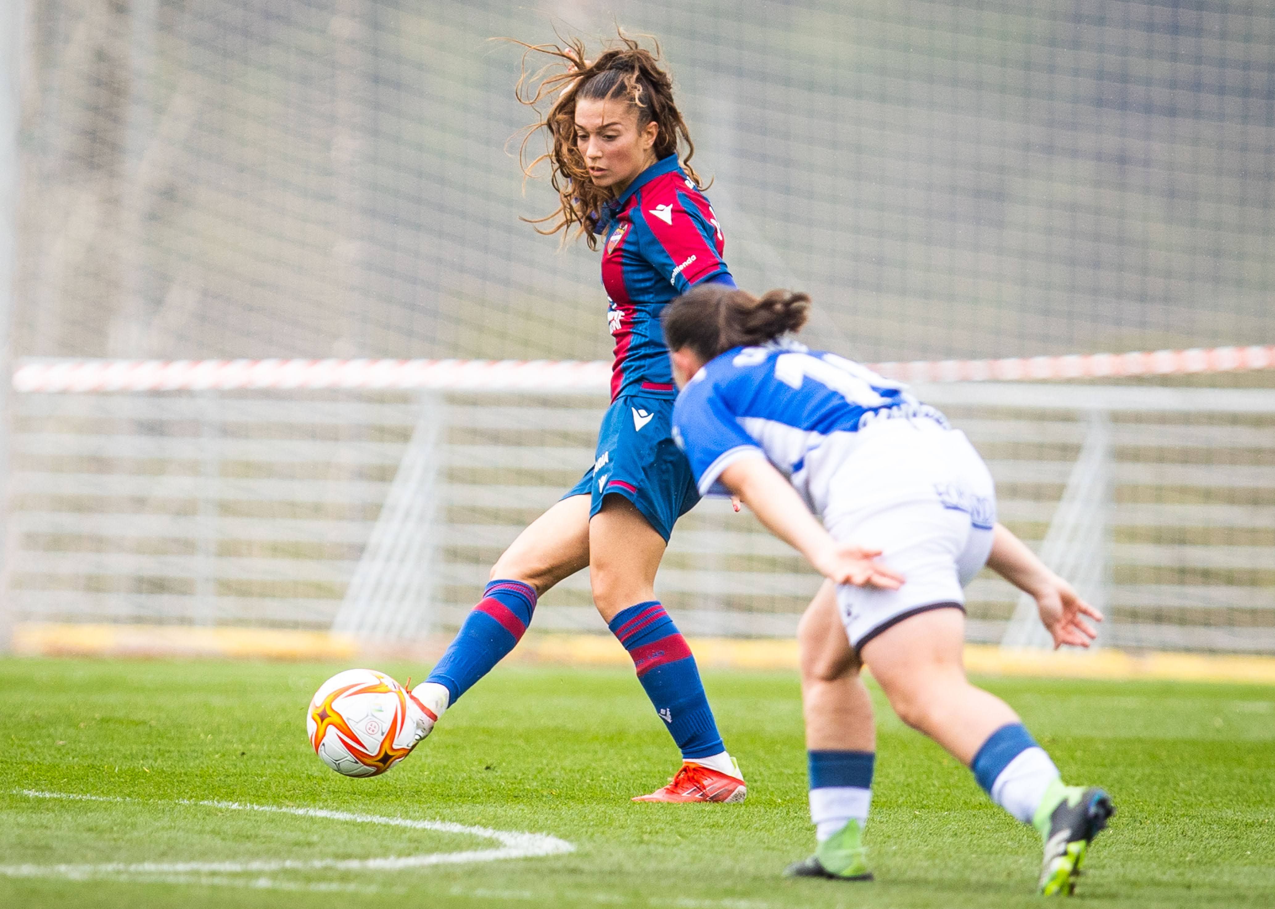 El Femenino pasa por encima del Alavés (3-0)