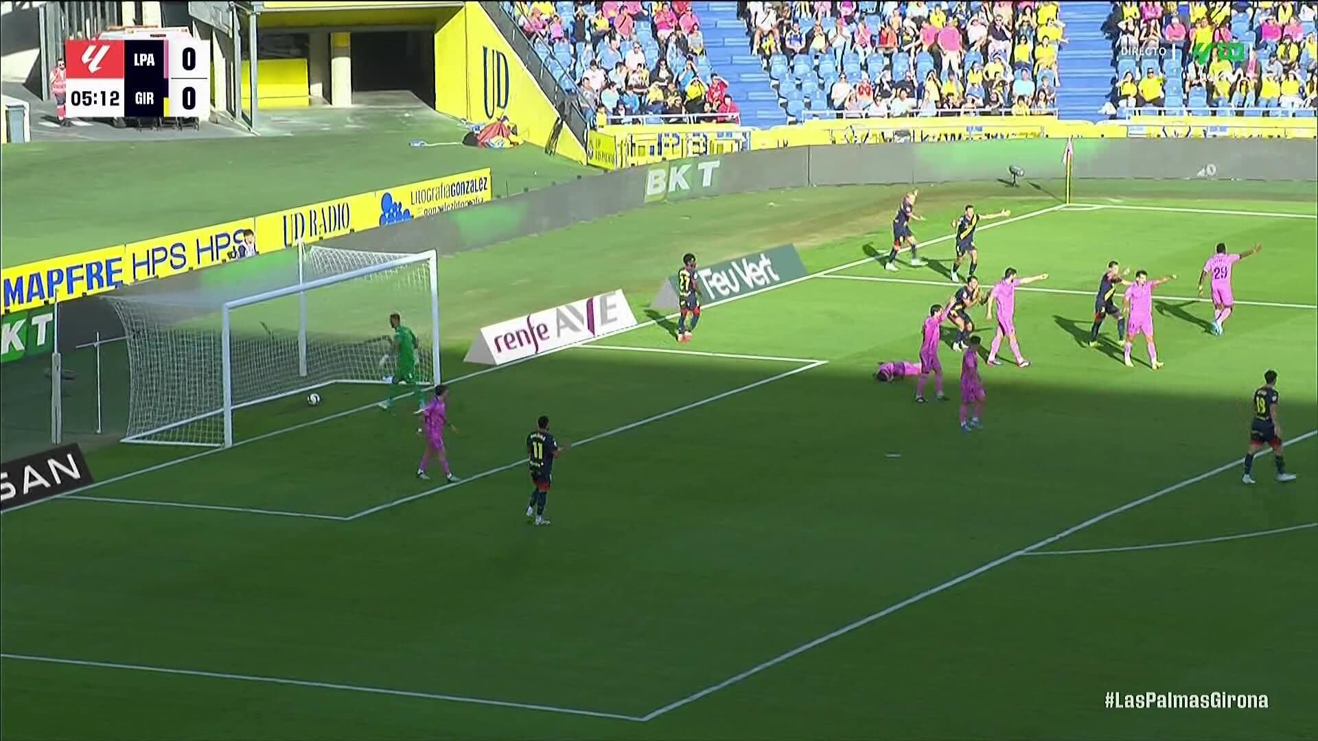  El gol anulado a Van de Beek en el UD Las Palmas-Girona.