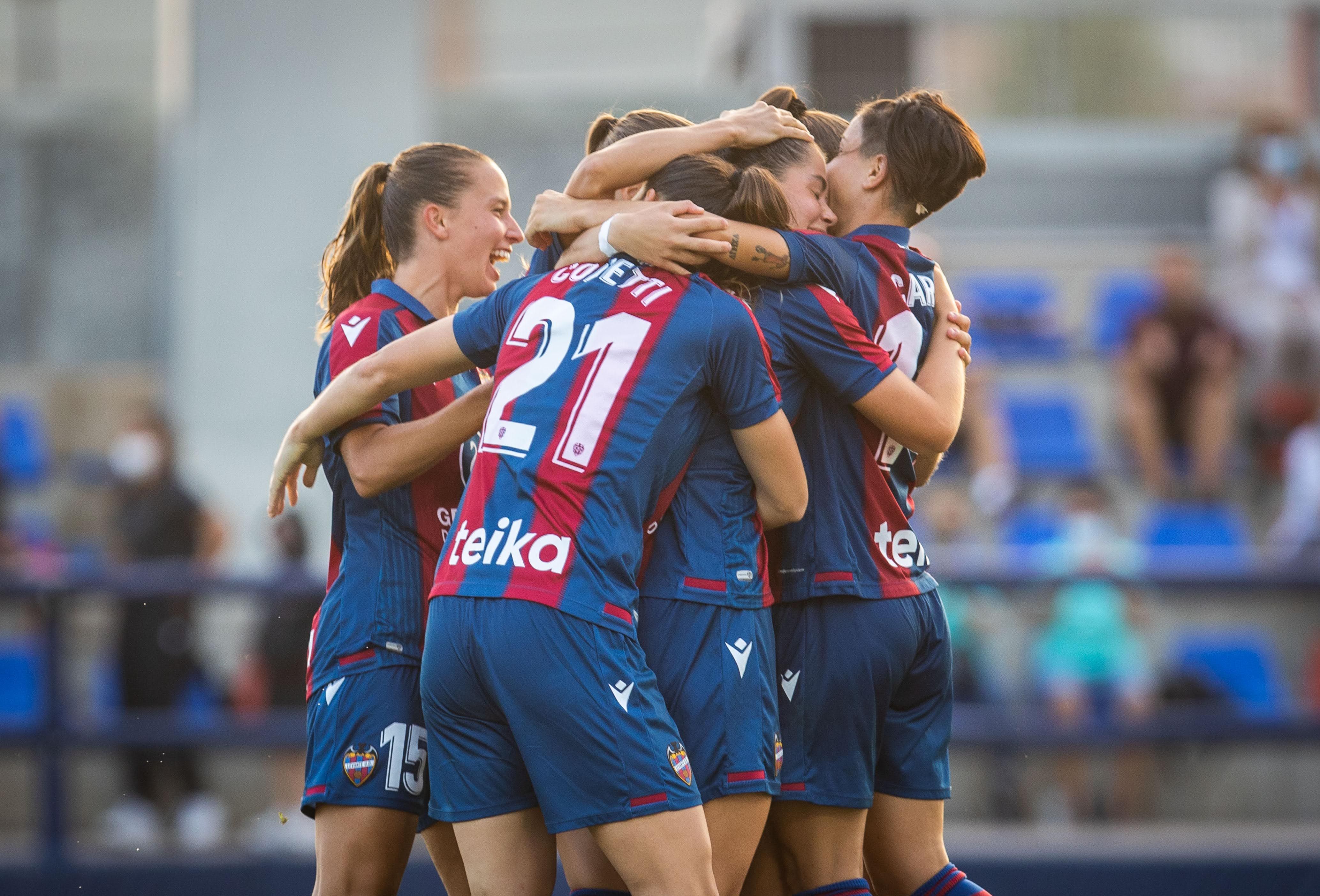 El Levante UD Femenino celebra un gol ante la SD Éibar.