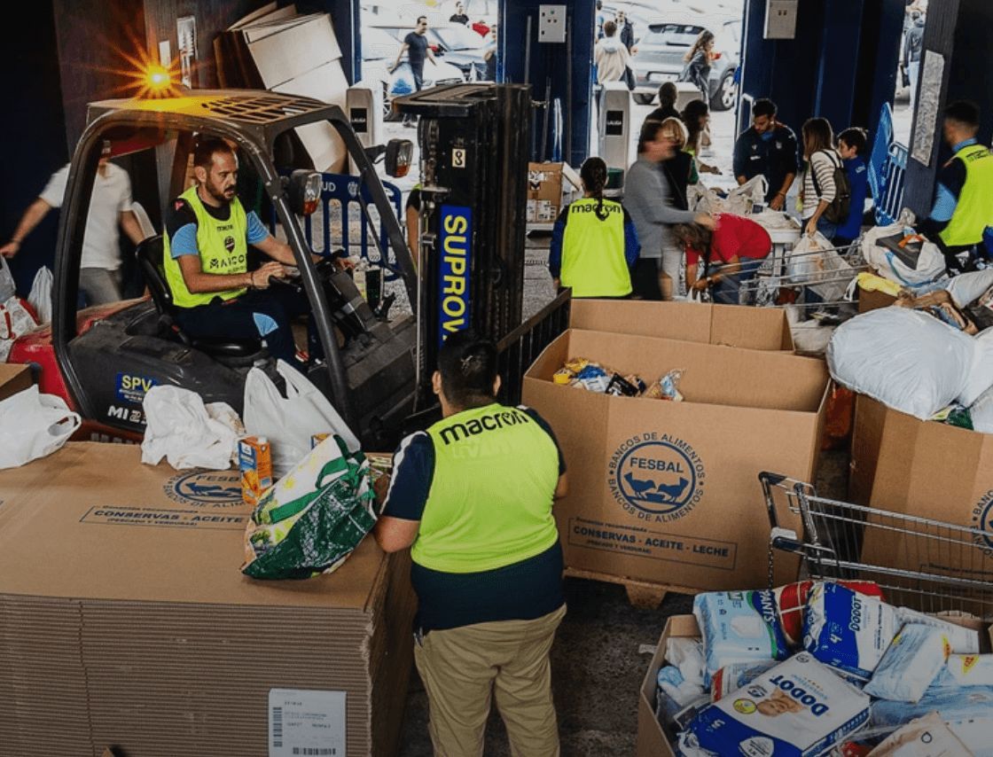  El Levante UD sigue adelante con la recogida de comida y demás productos en el Ciutat