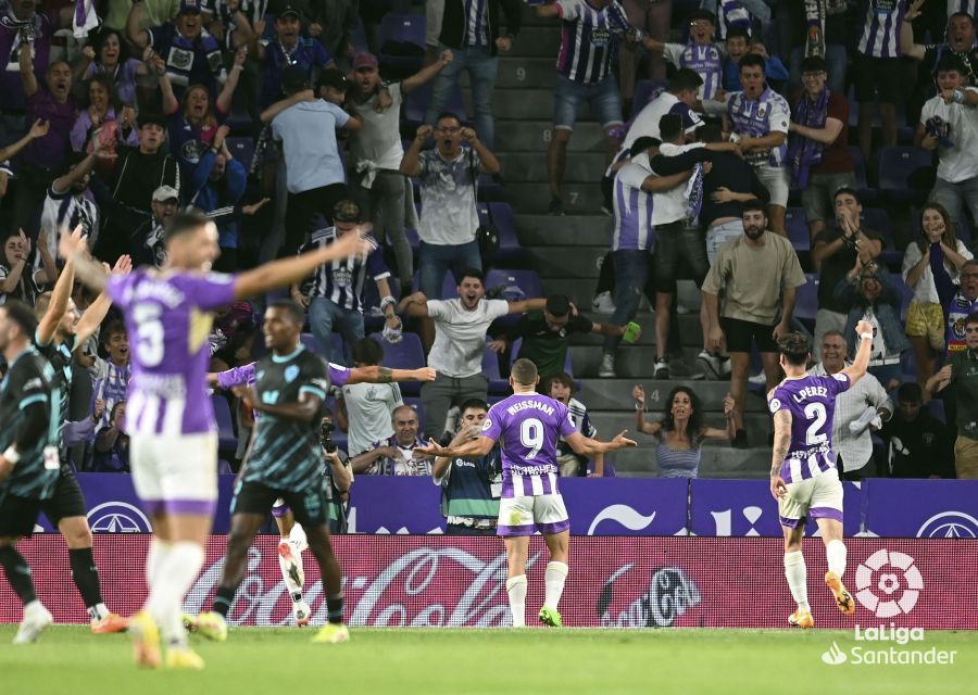 El Pucela celebra el gol al Almería.