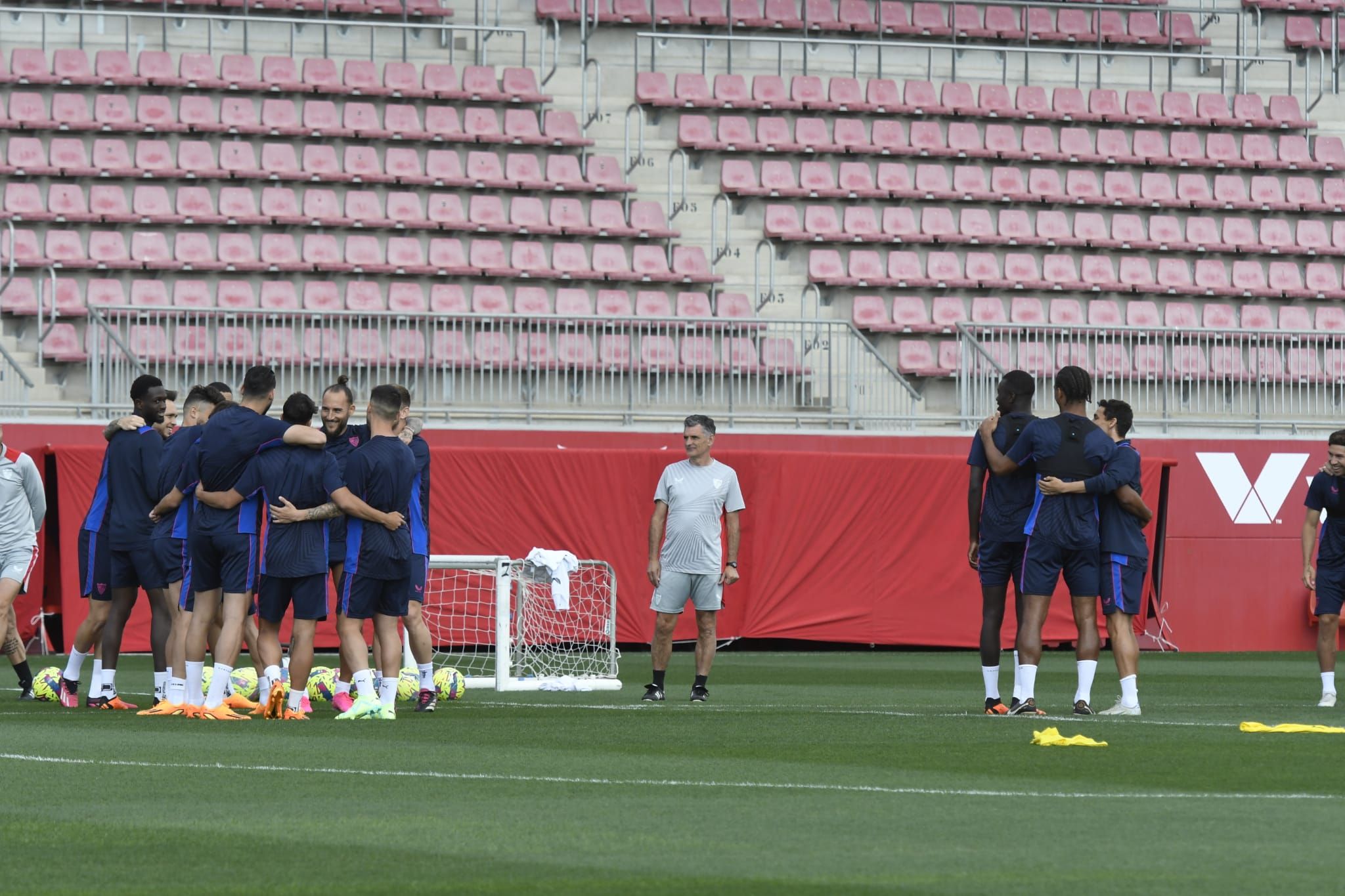  Imagen del entrenamiento de este sábado del Sevilla FC.