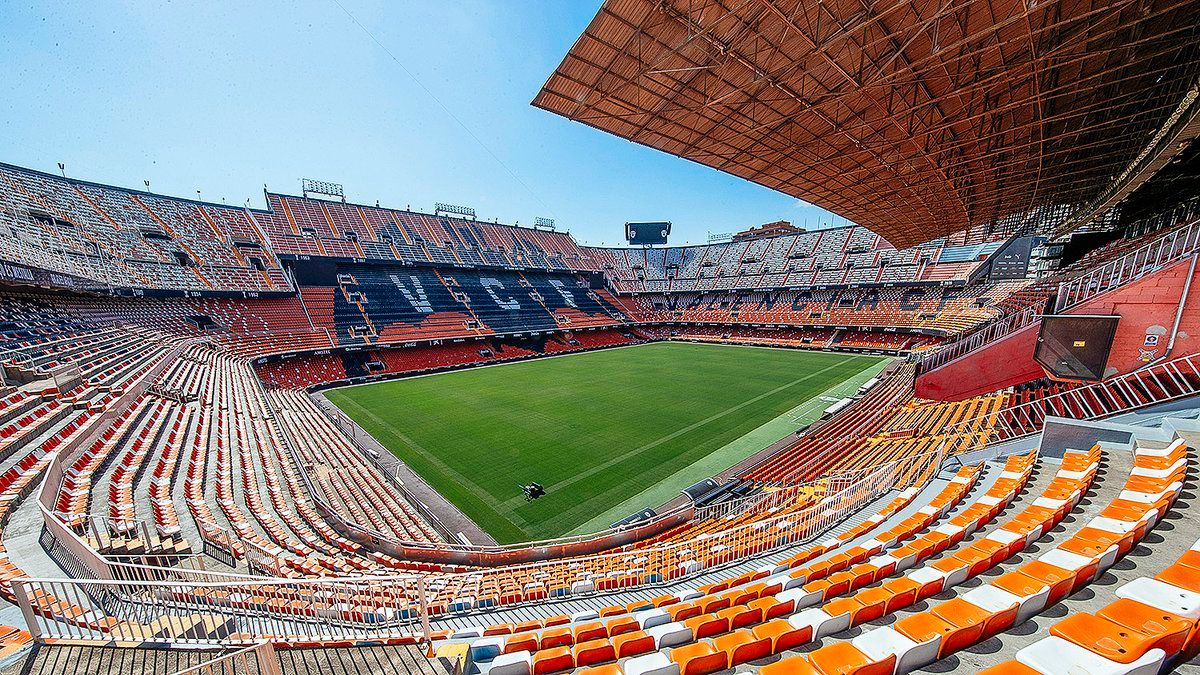  Estadio de Mestalla vacío
