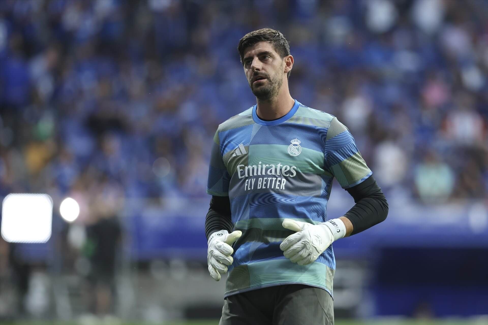 Thibaut Courtois, en el calentamiento antes del Real Oviedo-Real Madrid (FOTO: Europa Press).