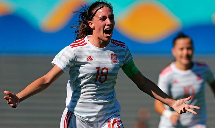  Eva Navarro celebra el primer tanto del encuentro.