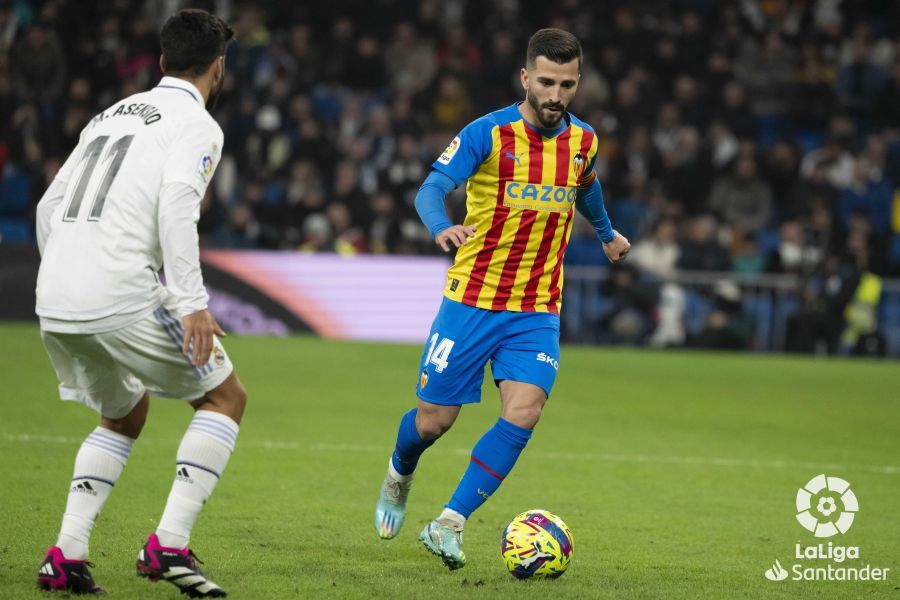  Gayà ante el Madrid en el Bernabéu.
