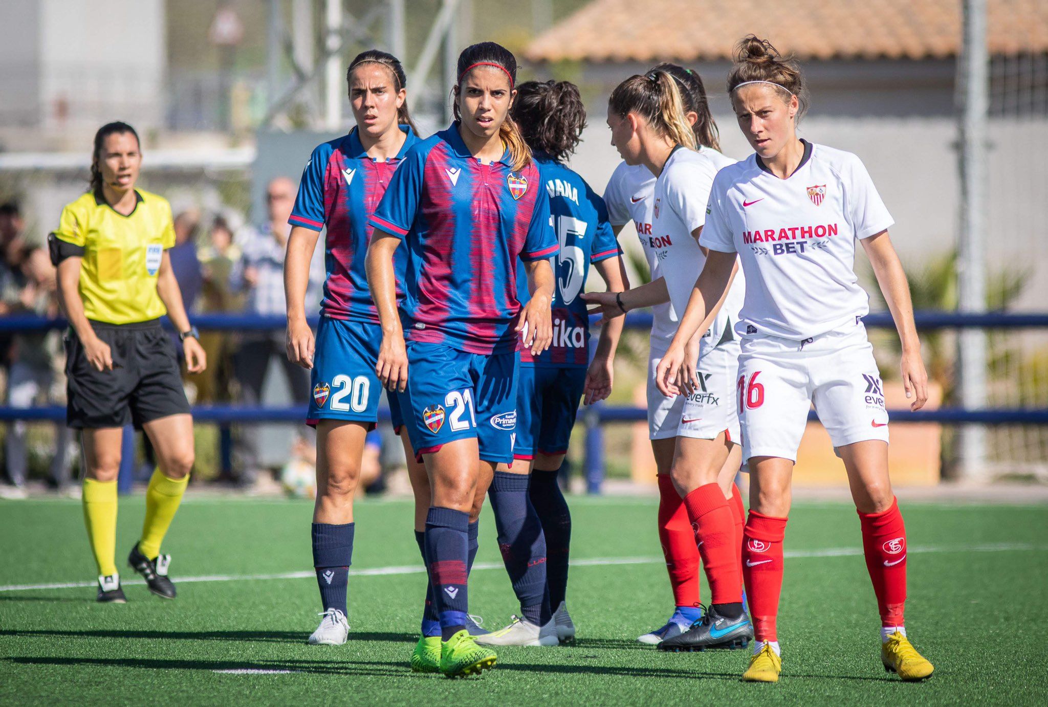  El Levante UD Femenino durante el partido contra el Sevilla.