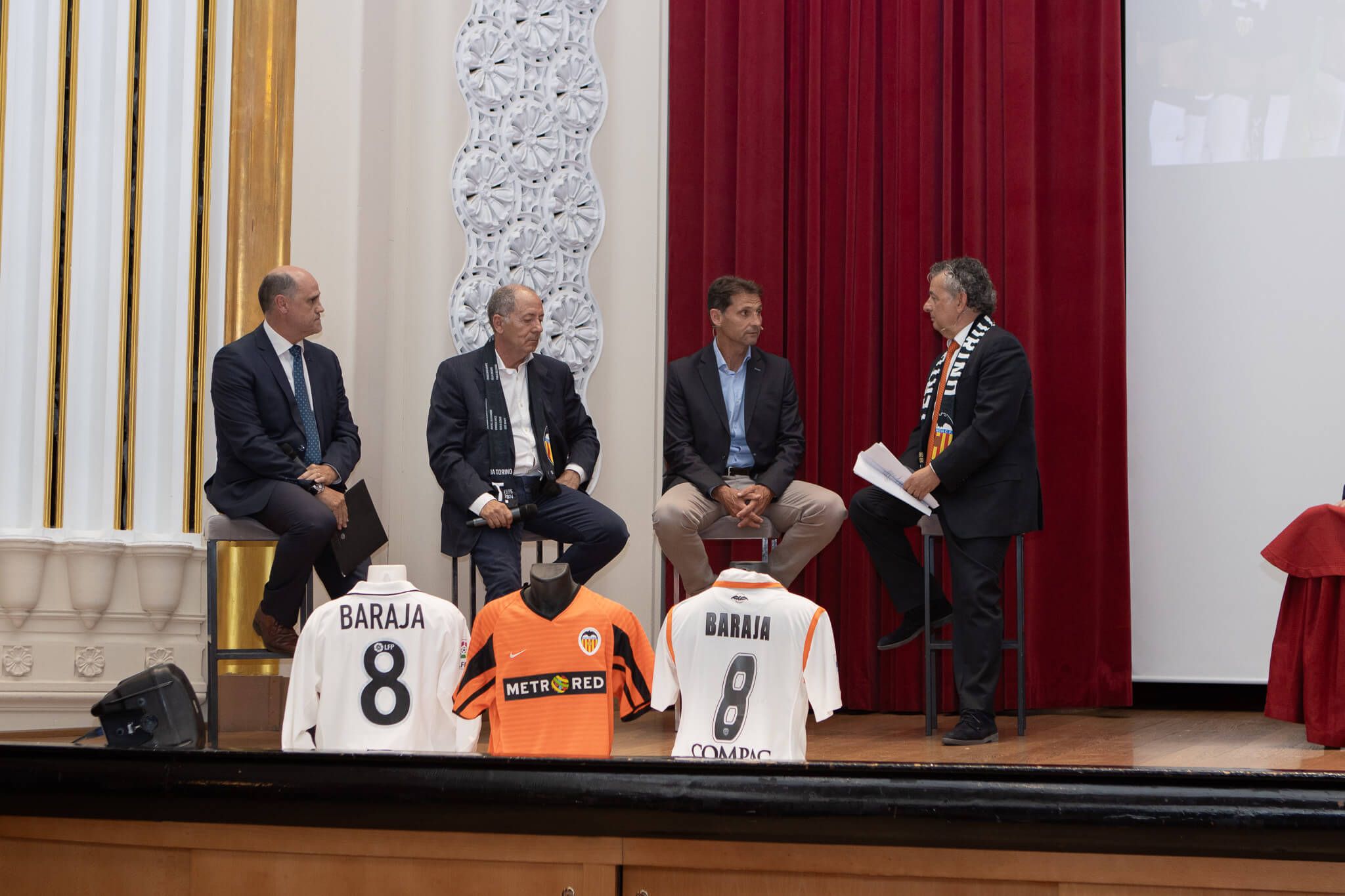 Fernando Gómez, izquierda, en el acto de Torino celebrado en el Ateneo