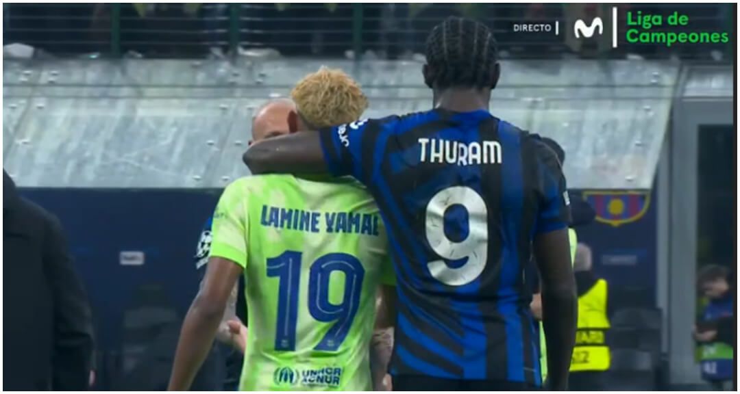  Lamine Yamal recibe el abrazo de Marcus Thuram tras el Inter-Barcelona(captura: Movistar +).