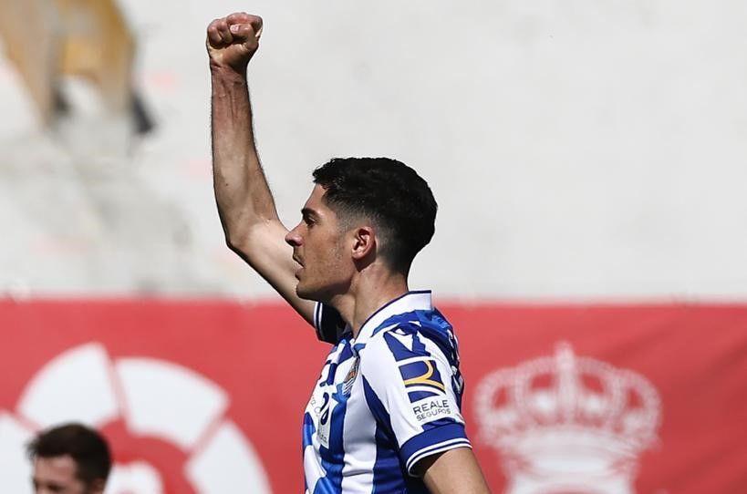 Puño hacia arriba de Carlos Fernández ante el Mallorca.