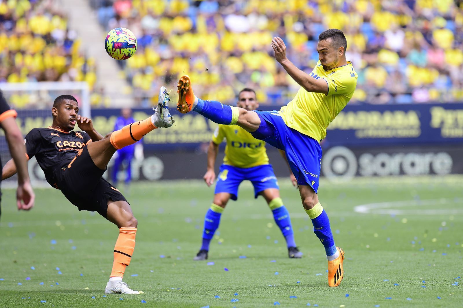 El Cádiz CF y el Valencia CF son dos de los equipos que luchan por la salvación.