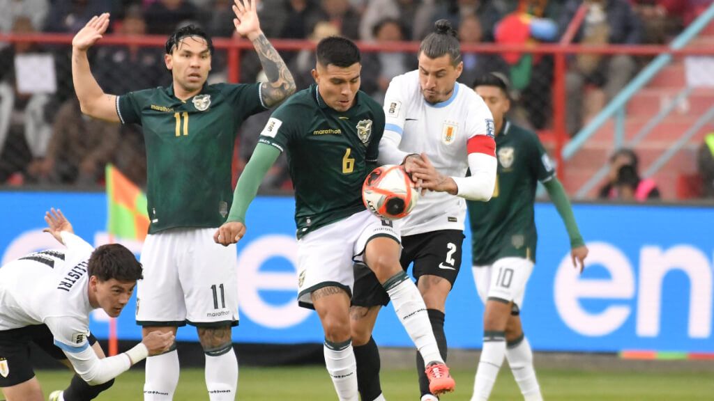José María Giménez durante el partido contra Bolivia (Fuente: EFE)