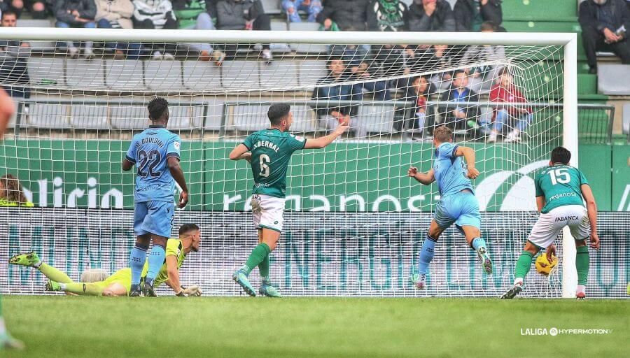 Gol anulado a Dani Gómez en el Racing de Ferrol - Levante.
