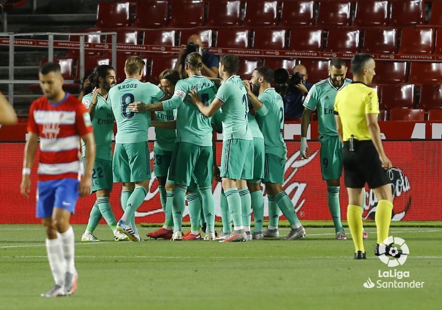  Los jugadores del Real Madrid celebran el gol de Mendy.