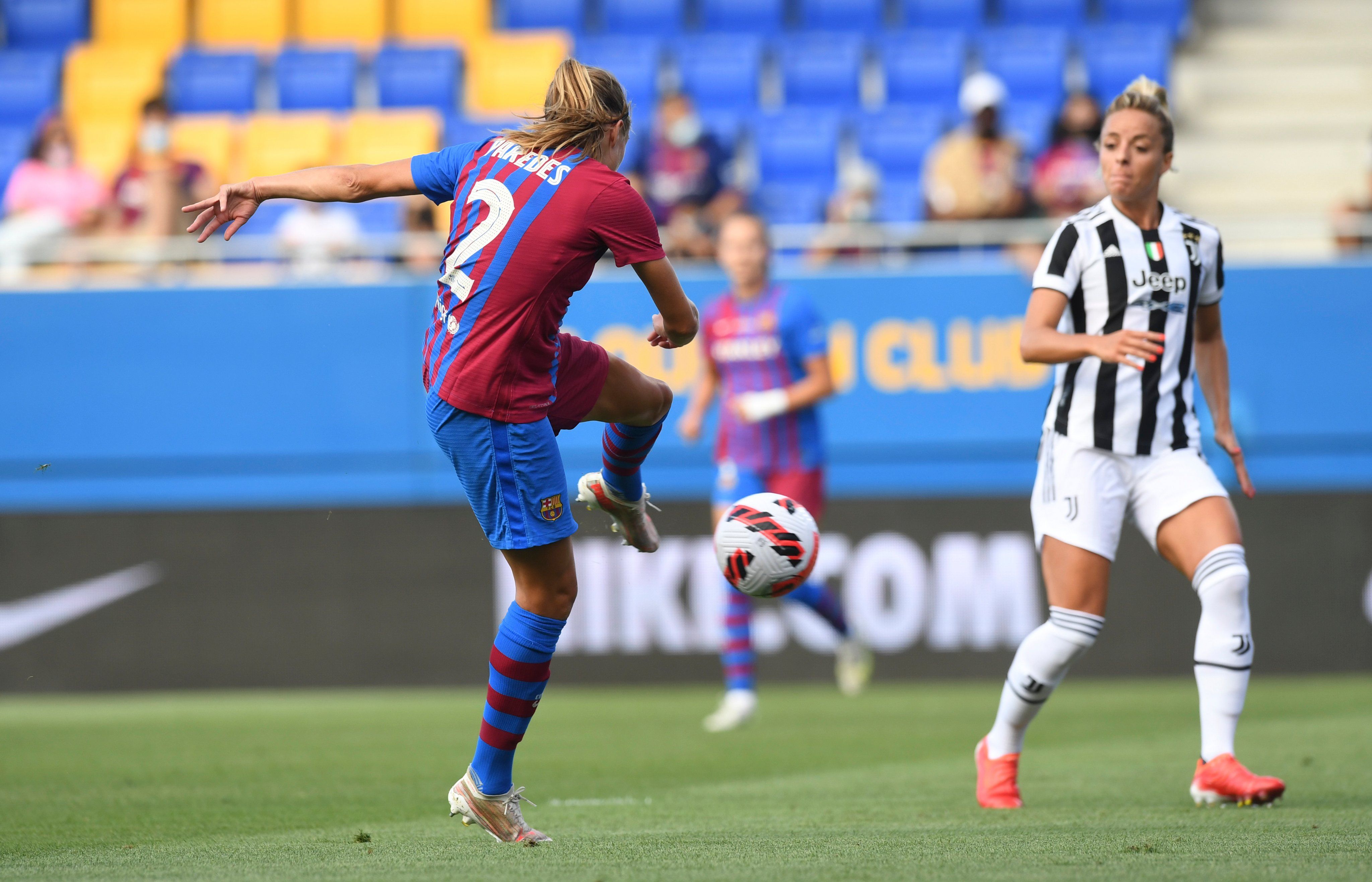  Irene Paredes lanza a puerta en el Barcelona-Juventus.