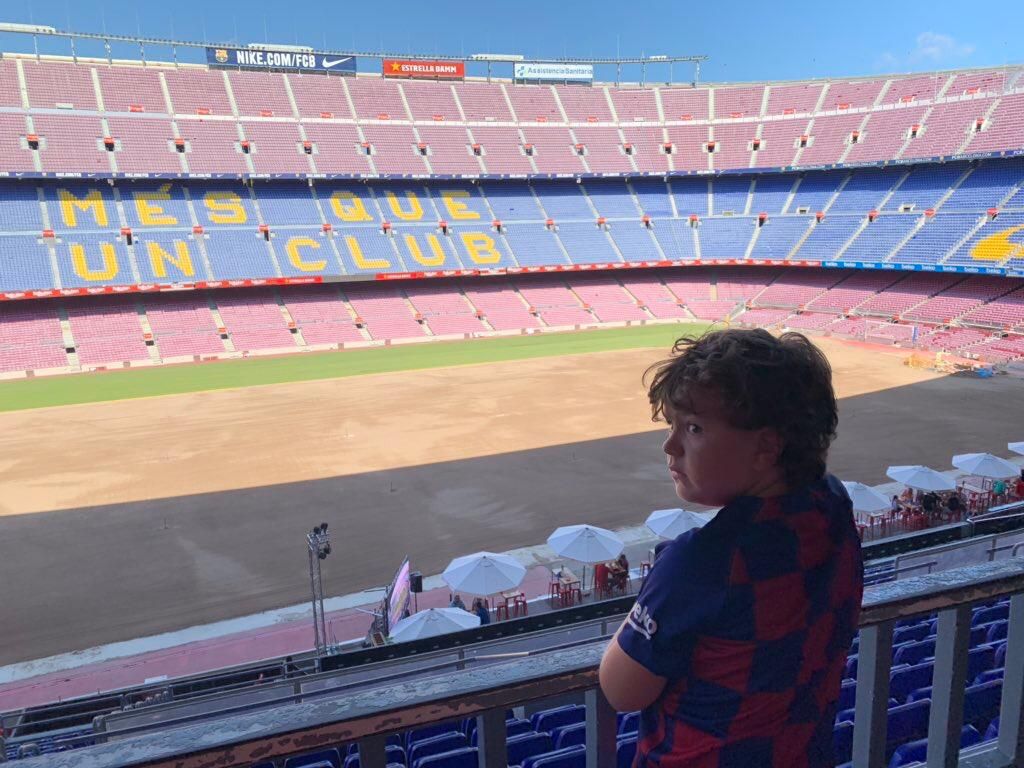  Iker, durante el tour por el Camp Nou.