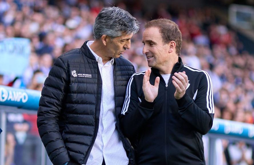 Imanol y Arrasate se saludan en la previa del partido entre la Real Sociedad y Osasuna.