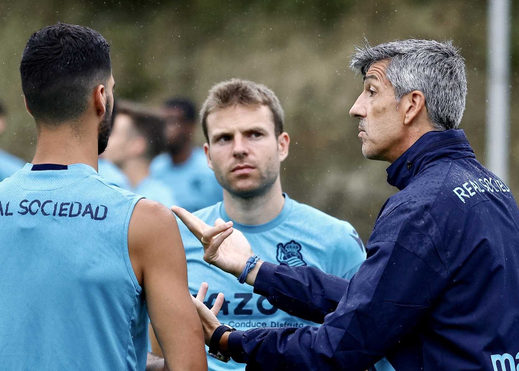  Imanol dialoga con Merino e Illarramendi.