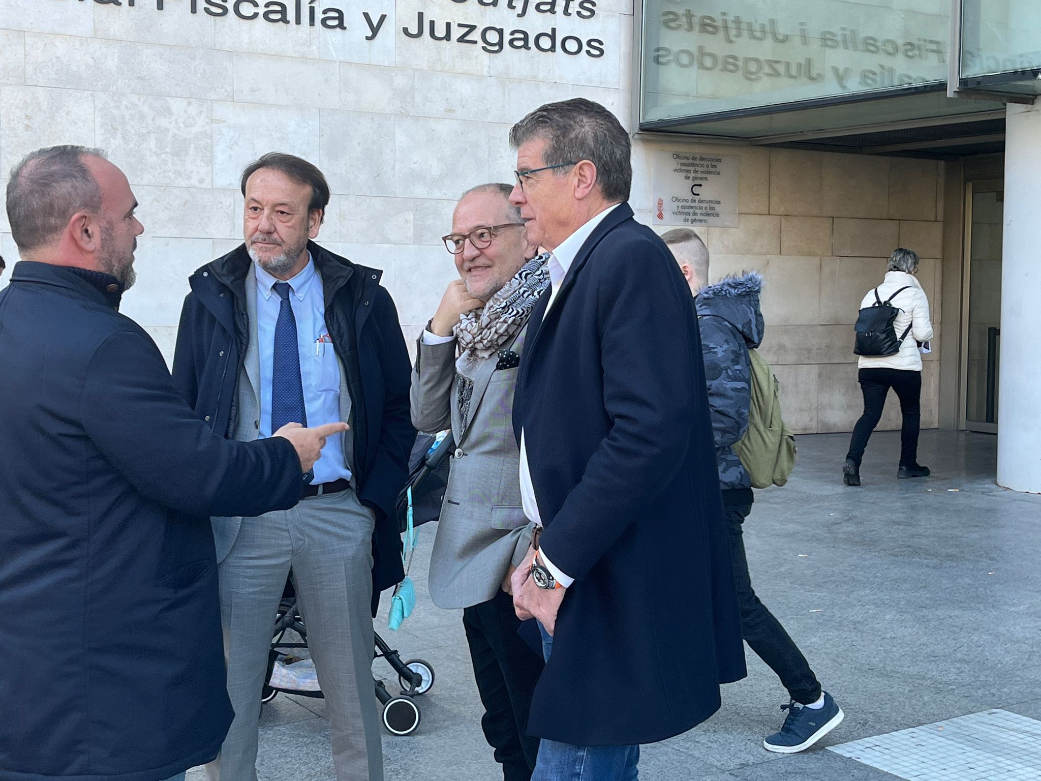 Jaime Navarro con la prensa y José Barberá