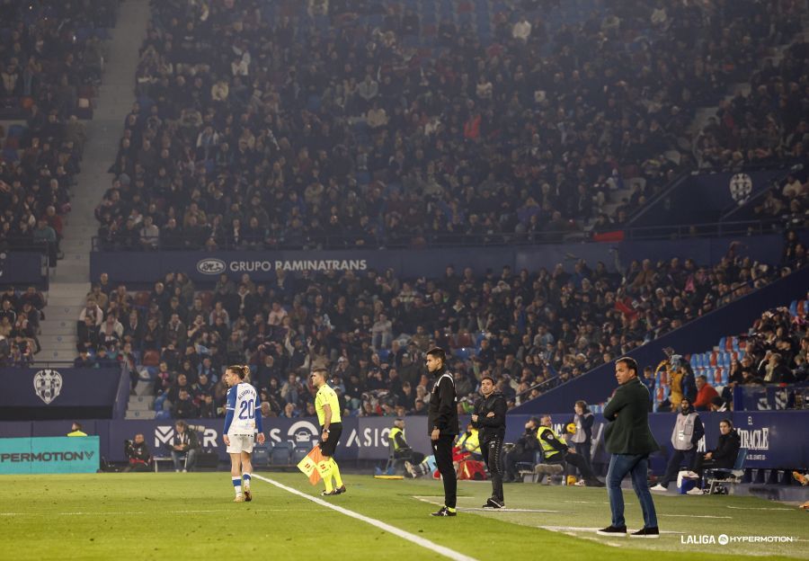  Javier Calleja, ante el CD Tenerife.