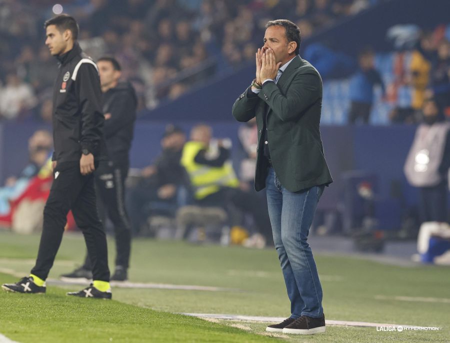 Javier Calleja, ante el CD Tenerife..jpeg