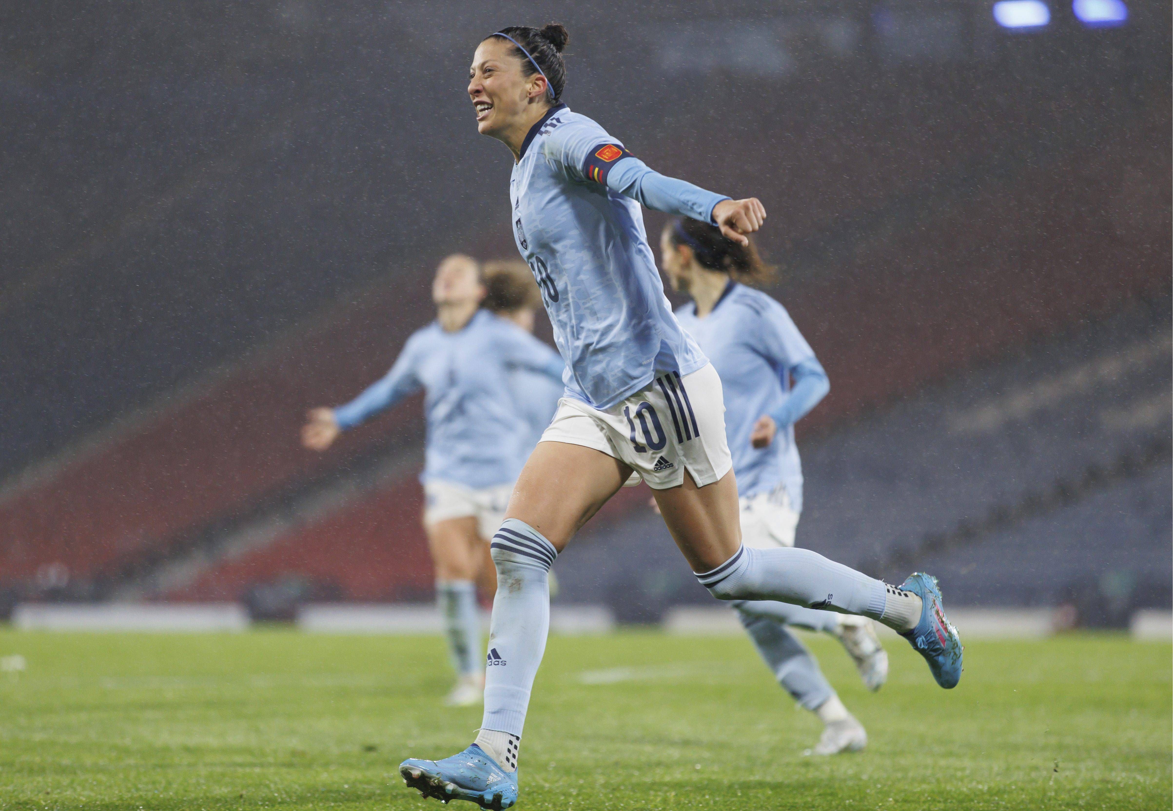  Jenni Hermoso celebra uno de sus goles a Escocia.
