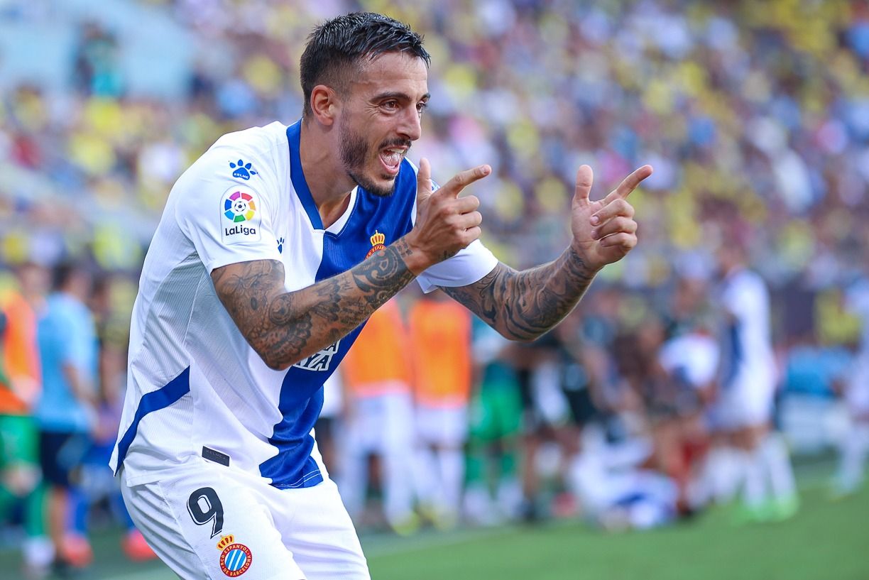 Joselu celebra su gol en el Cádiz-Espanyol.