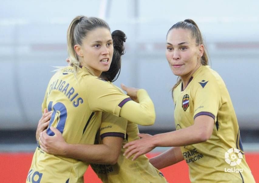 La RFEF se ceba con el Levante: sanción de tres puntos por no llevar el logotipo